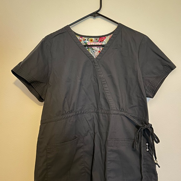 koi Tops - Koi Charcoal Scrub Top with Vibrant Floral Lining